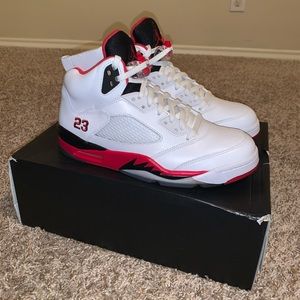 Jordan Retro 5 “Fire Red-Black Tongue” (2013)
